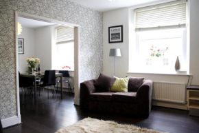  Licatas Apartment Cirencester - Sleeps 6  Сайренкестер
